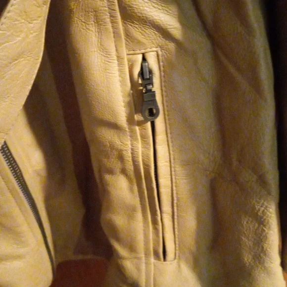 Like New! WILDA 100% Leather Jacket - Picture 5 of 11